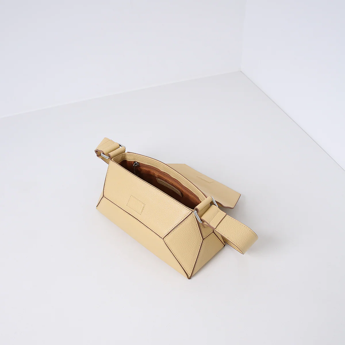 IZZY | BUTTER - Image 6