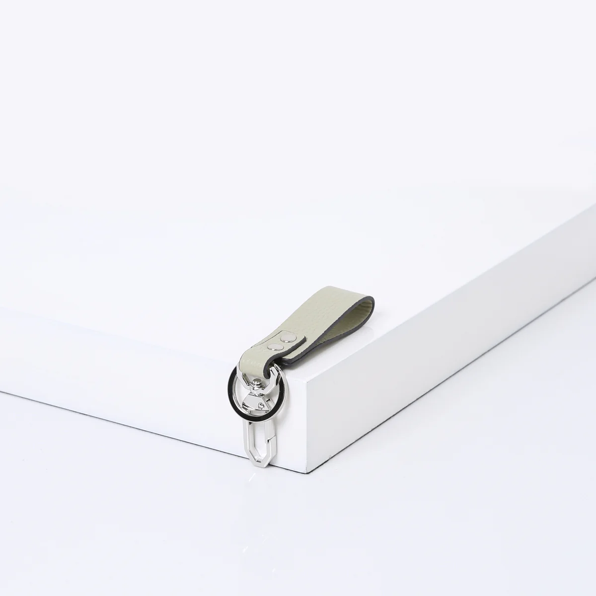 KEY CHAIN | OLIVE - Image 2