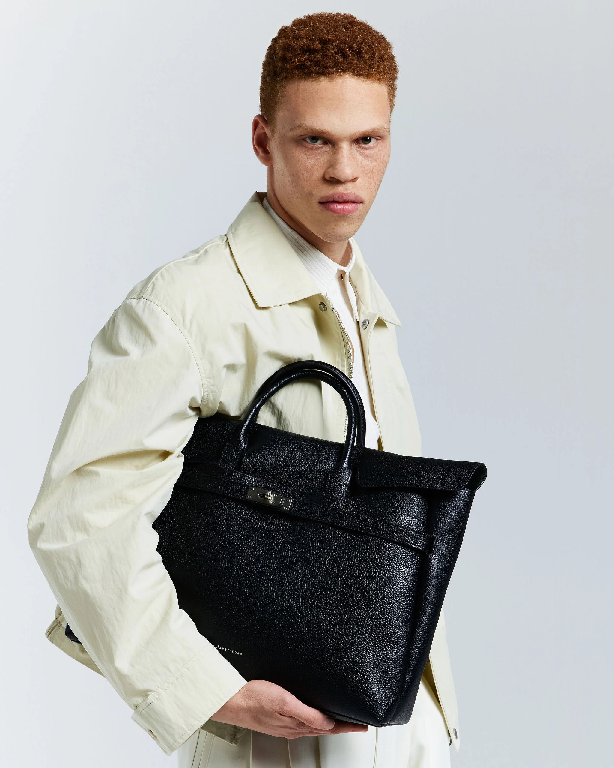 LEON | BLACK