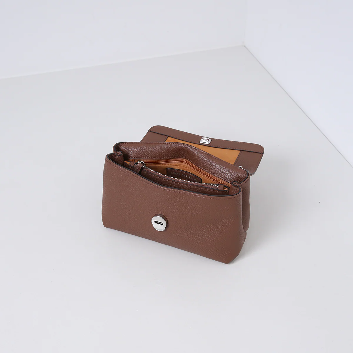 LIV | CAMEL - Image 5